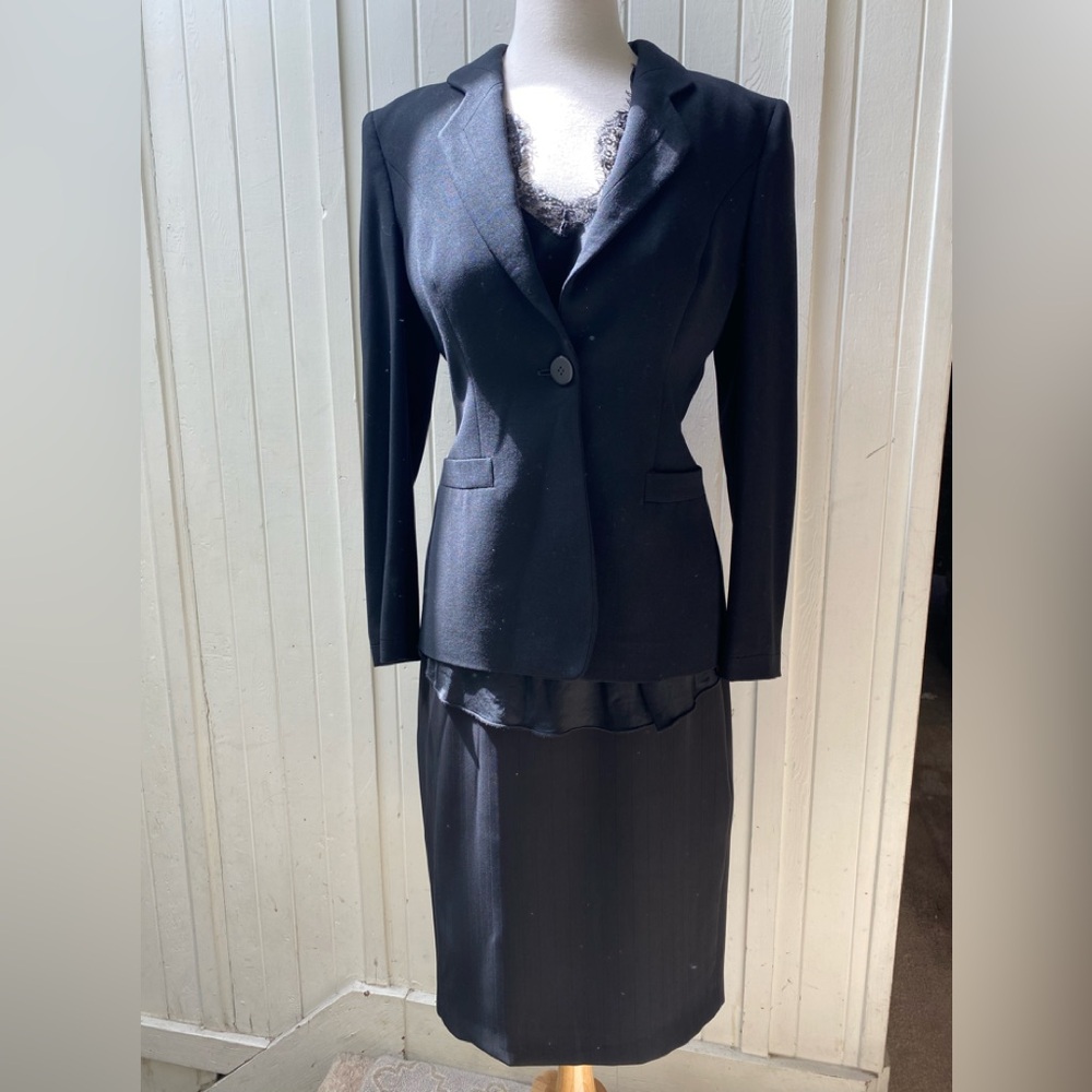 Giorgio Armani Elegant Black Women's suit